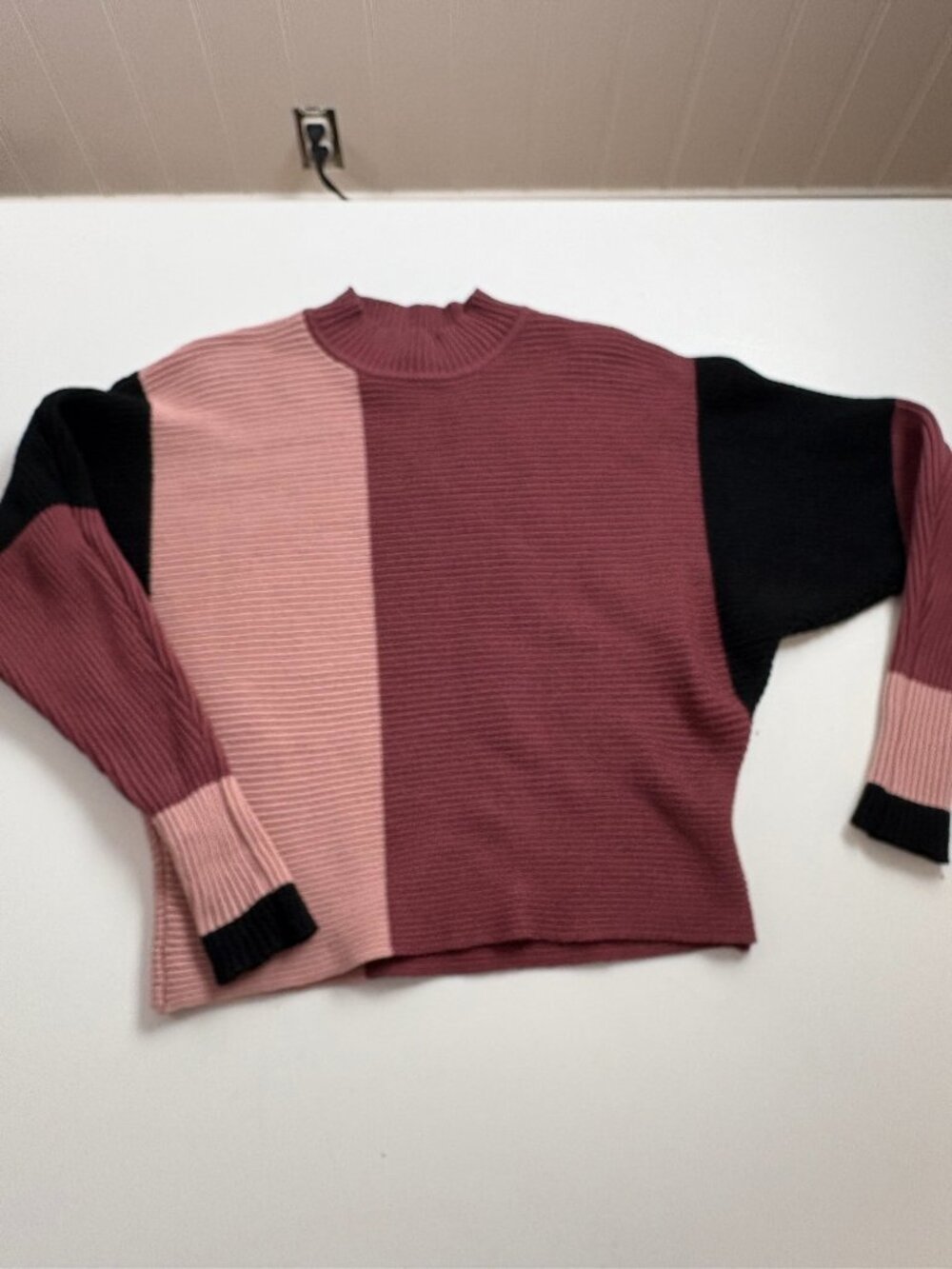 Belldini  Women's ribbed color block sweater Sz M